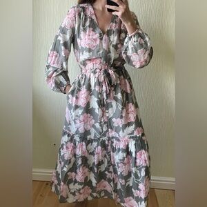 La Vie Elegant Floral Maxi Dress in Pink and Gray size XS